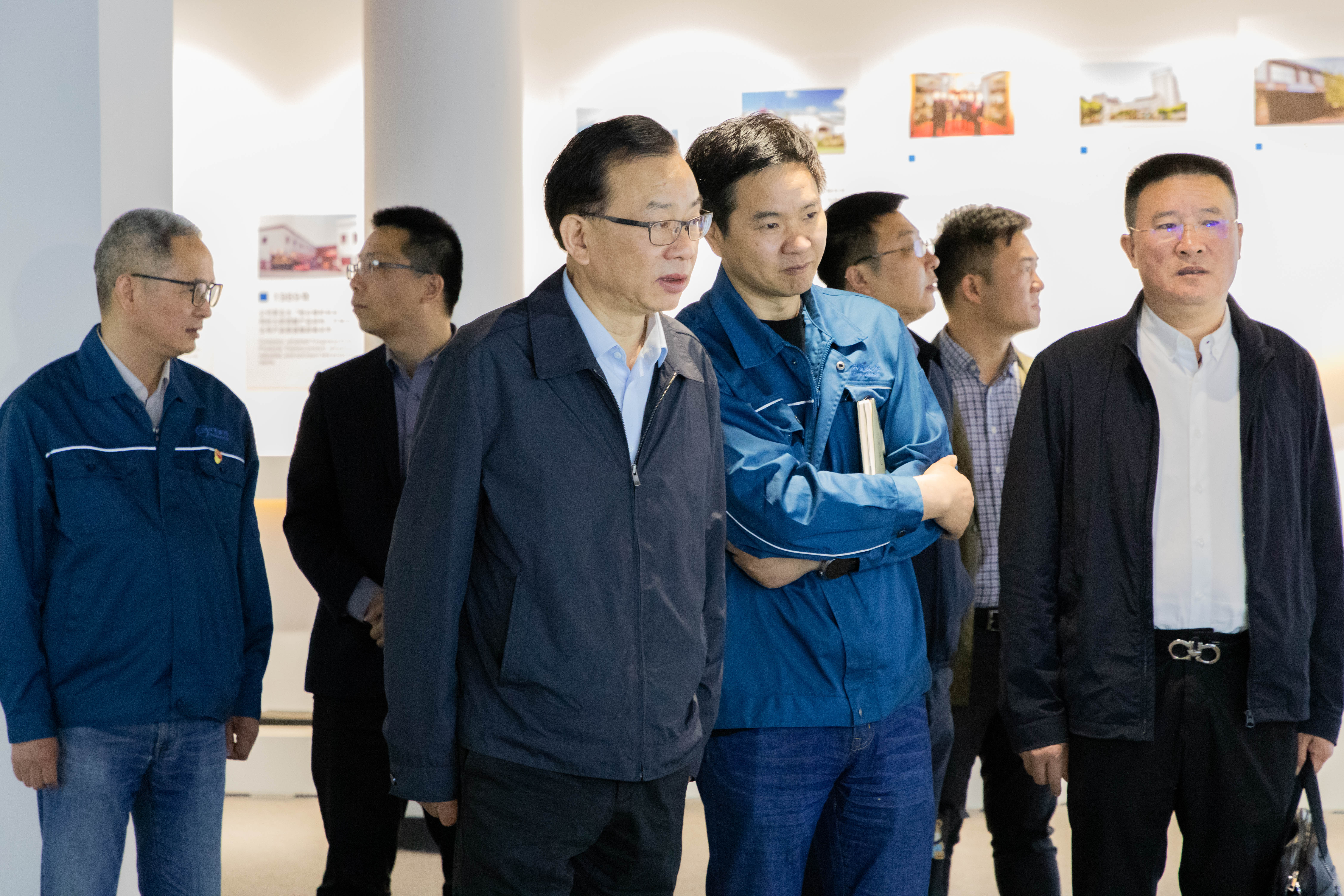 桐乡市人大常委会主任潘川弟一行莅临8868体育手机端登录股份调研